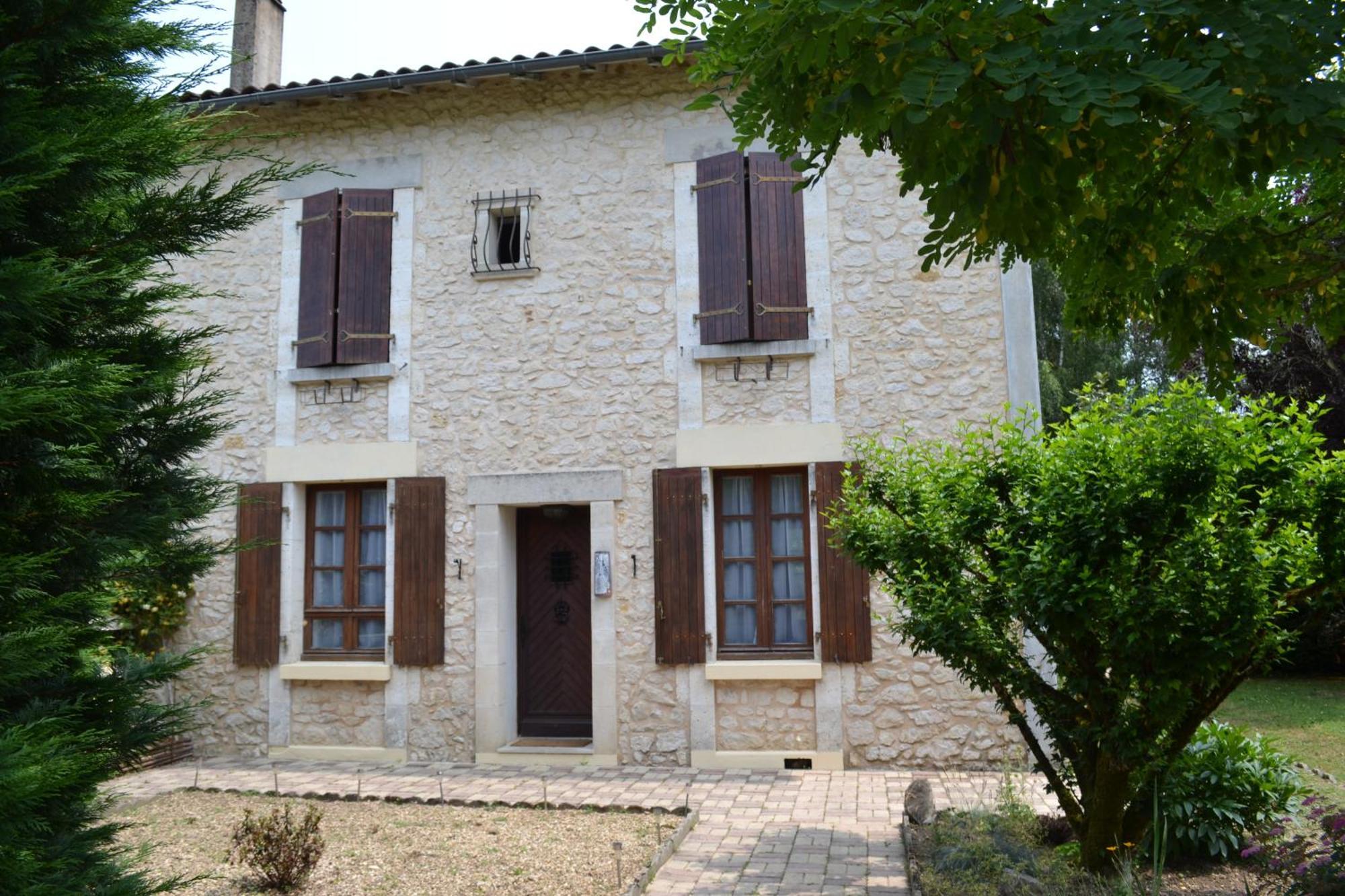 Les Bruyeres B&B 2 Montbron ภายนอก รูปภาพ