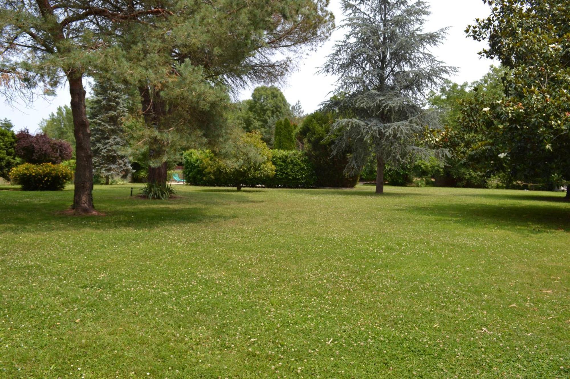 Les Bruyeres B&B 2 Montbron ภายนอก รูปภาพ