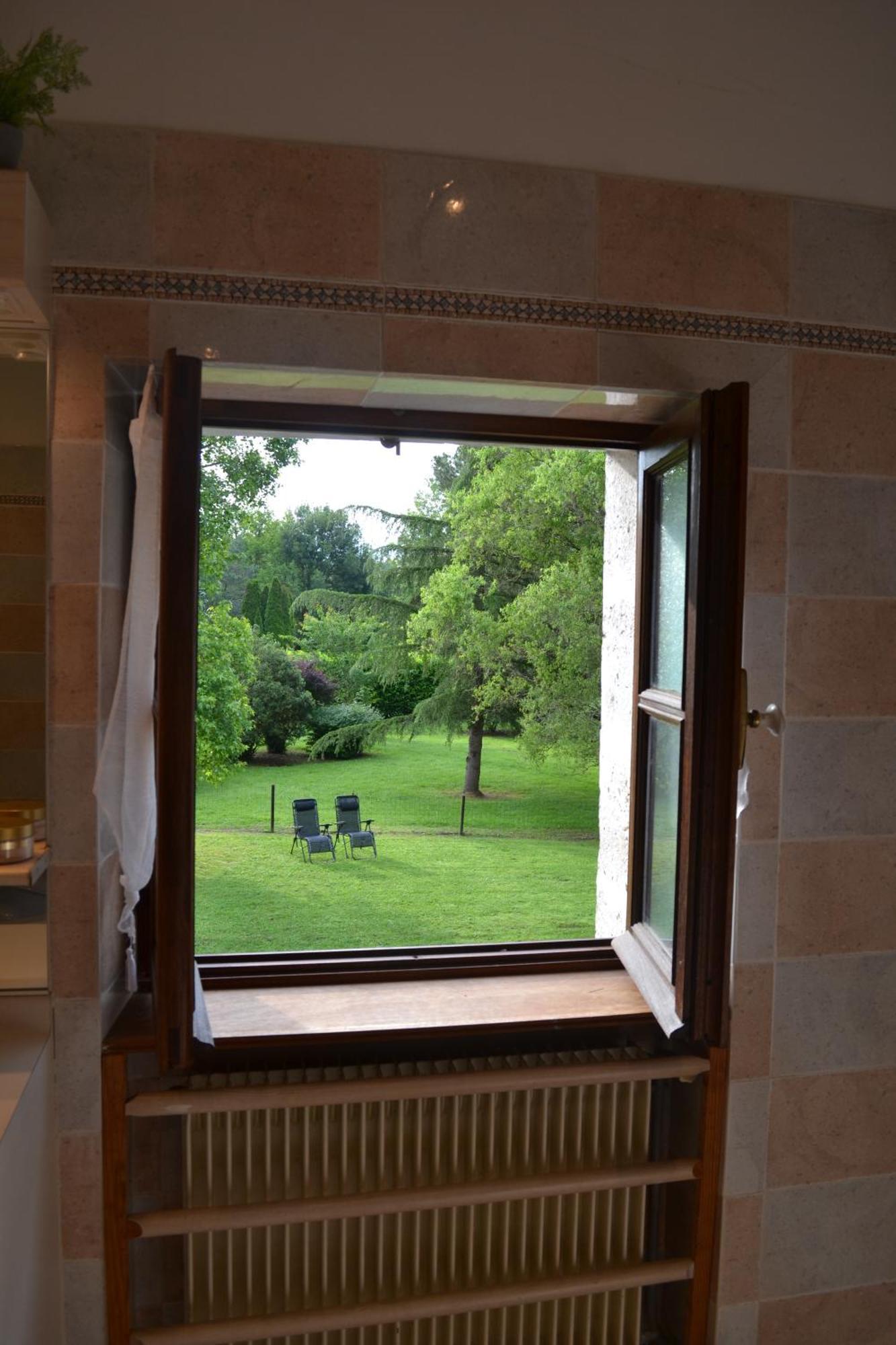 Les Bruyeres B&B 2 Montbron ภายนอก รูปภาพ