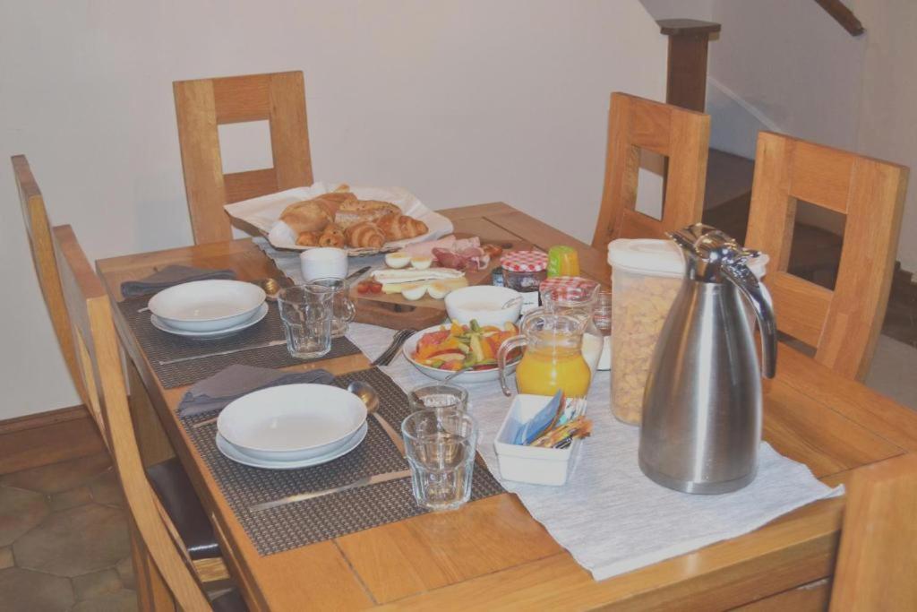 Les Bruyeres B&B 2 Montbron ภายนอก รูปภาพ