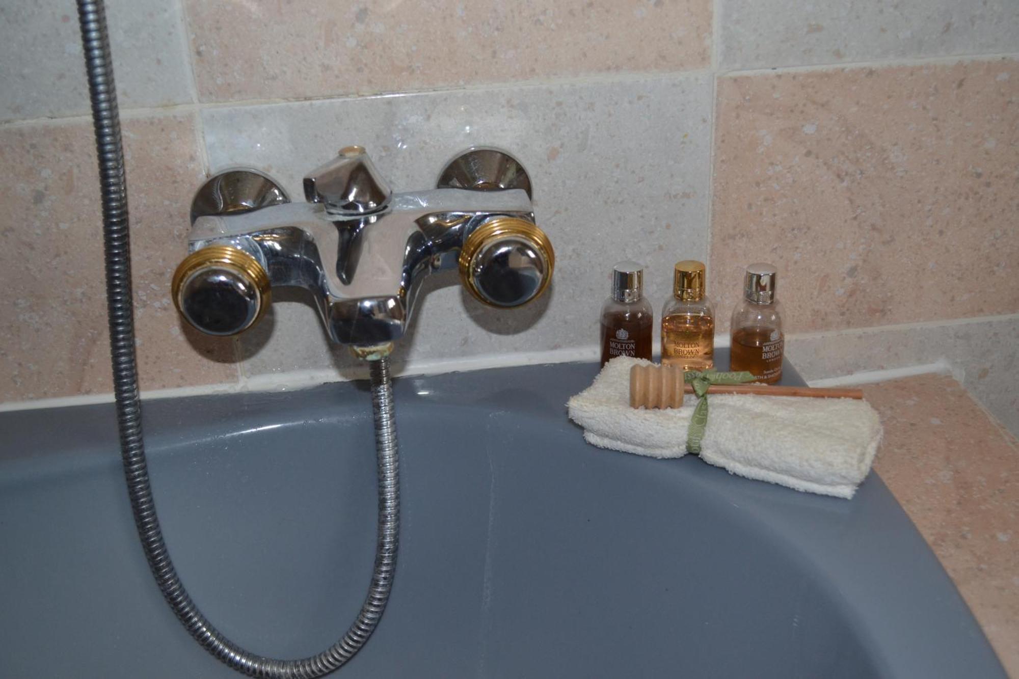 Les Bruyeres B&B 2 Montbron ภายนอก รูปภาพ
